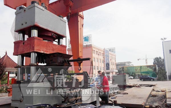 3000噸三梁四柱液壓機(jī)1