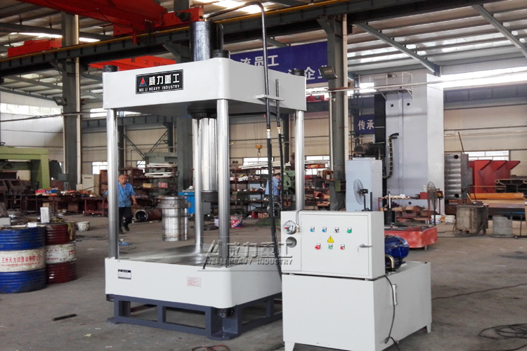 二梁四柱液壓機(jī)生產(chǎn)車間2