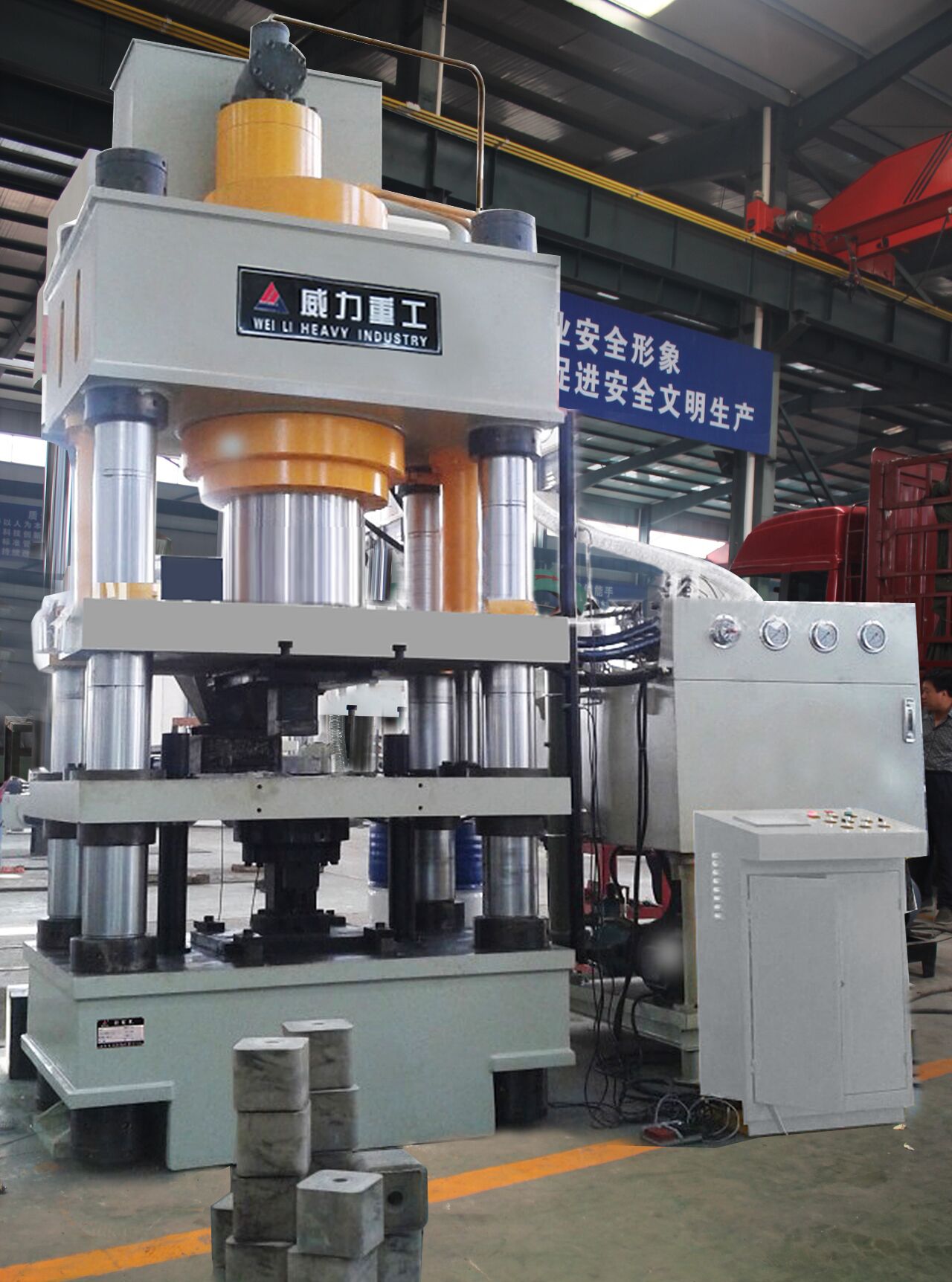 牛羊舔磚四柱液壓機加工生產(chǎn)實力