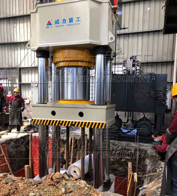 1200噸臨沂客戶采購的一臺(tái)熱鍛液壓機(jī)