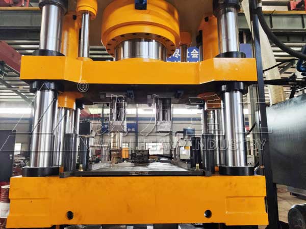 630噸牛羊舔磚液壓機工作臺組成細節(jié)