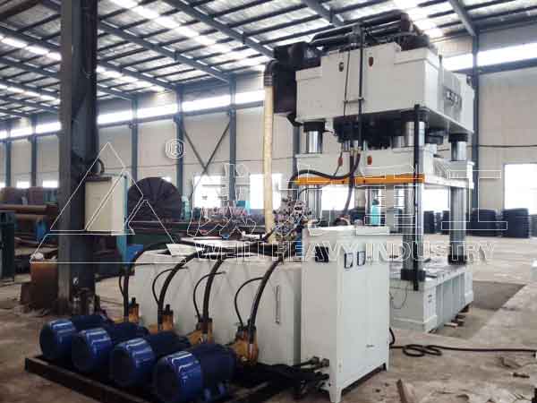 2000噸四柱液壓機客戶安裝現場