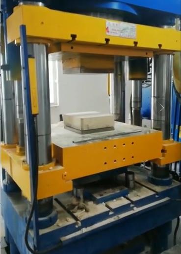 石墨坩堝液壓機(jī)的應(yīng)用