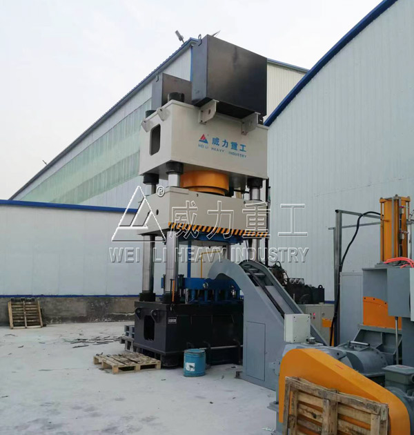 1250噸塑料托盤(pán)模壓液壓機(jī)客戶使用現(xiàn)場(chǎng)